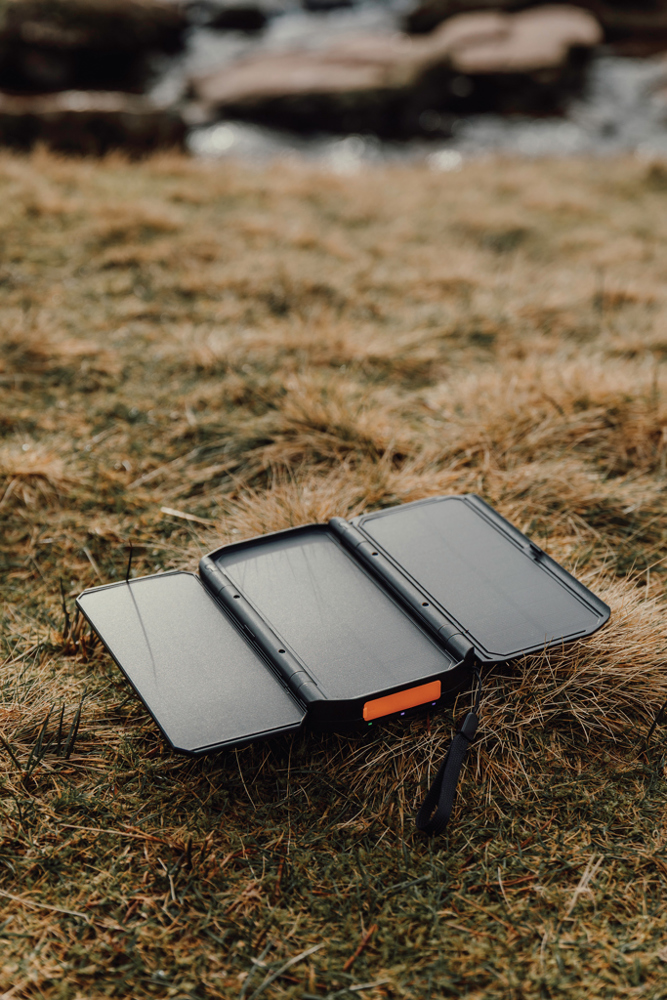 Nordic Drift Titan 10.000mAh solar powerbank met 3 panelen
