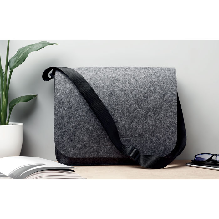 BAGLO - Vilten laptoptas van RPET - kopen of bedrukken