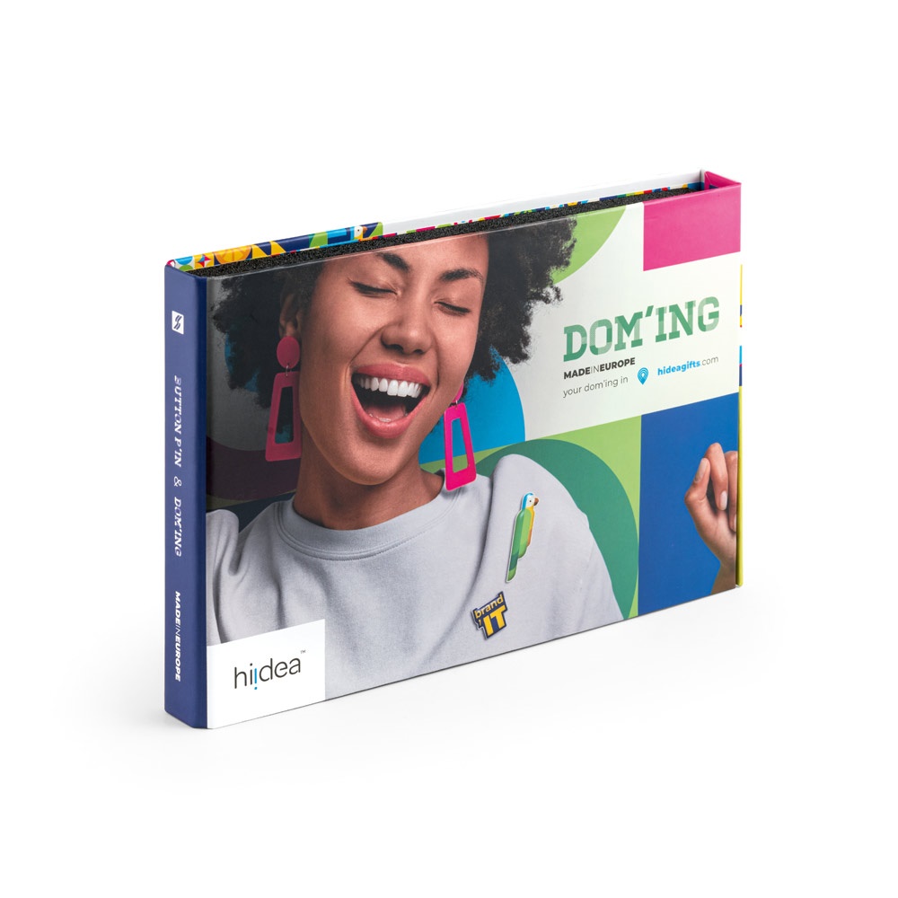 PIN & DOMING SHOWCASE. 2 in 1 Button pins en Doming Showcase - voor bedrijven en relatiegeschenken