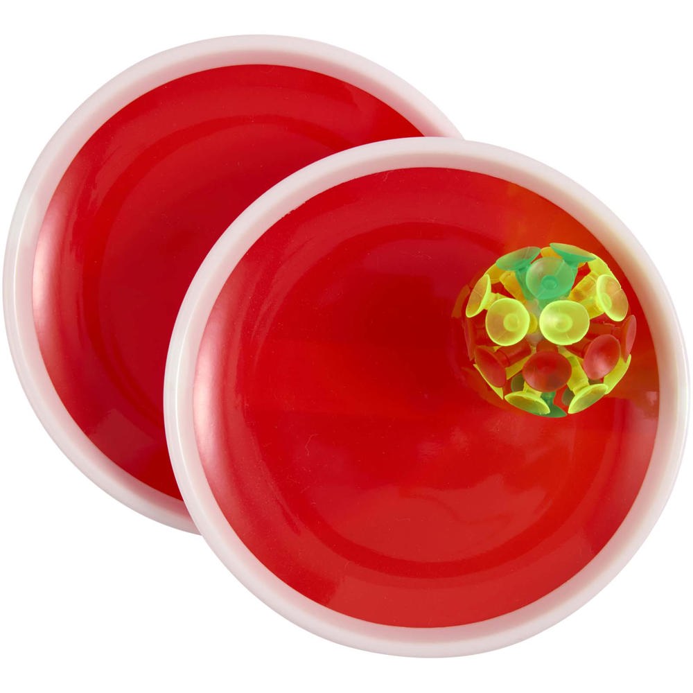 Flicka vang en balspel